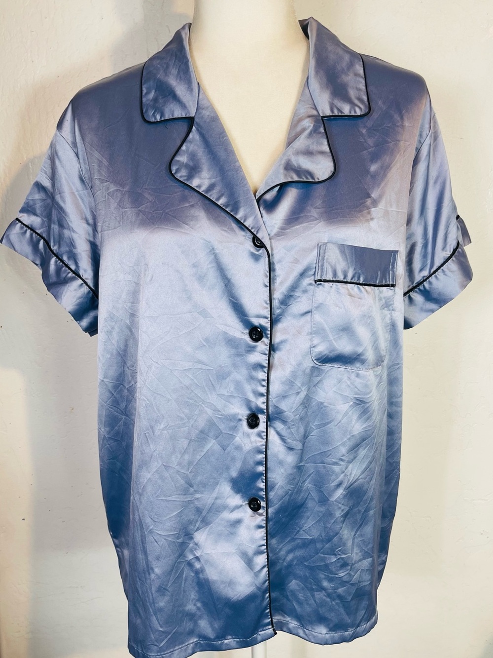 WJing Yi Jia Size Large L Button Down Pajama Shirt Top Short Sleeve Blue Black